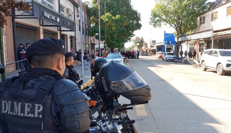 Acampe y olla popular ante la Municipalidad: “Esto ya no es culpa de Milei”