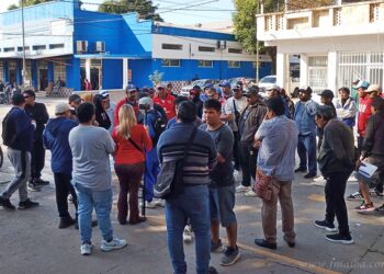 Acampe y olla popular ante la Municipalidad: “Esto ya no es culpa de Milei”