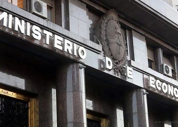 Nación: es oficial la prohibición de contratar nuevos empleados en el Estado