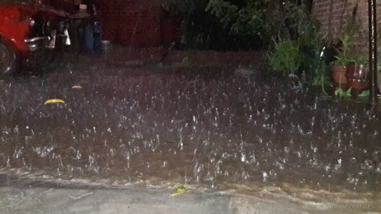 Lluvia y tormenta el fin de semana: más de 100 mm de agua caída en Tartagal