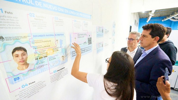 Renaper: se puso en marcha la emisión del nuevo DNI electrónico