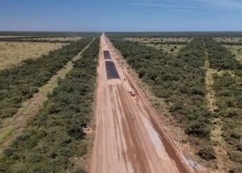 Corredor Bioceánico Capricornio: Paraguay coloca la primera capa de asfalto en la ruta que une con el chaco salteño argentino