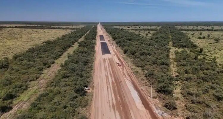 Corredor Bioceánico Capricornio: Paraguay coloca la primera capa de asfalto en la ruta que une con el chaco salteño argentino