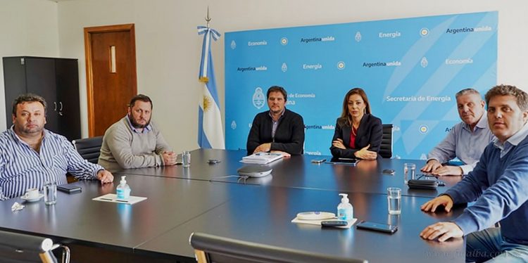 Petroleros: Federación y Sindicato en reunión con Flavia Royón