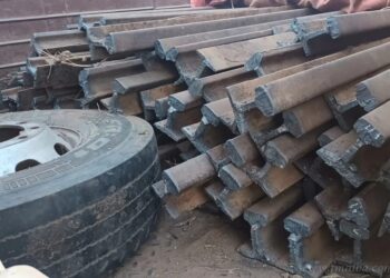 General Mosconi: policías recuperan 9 toneladas de rieles de ferrocarril