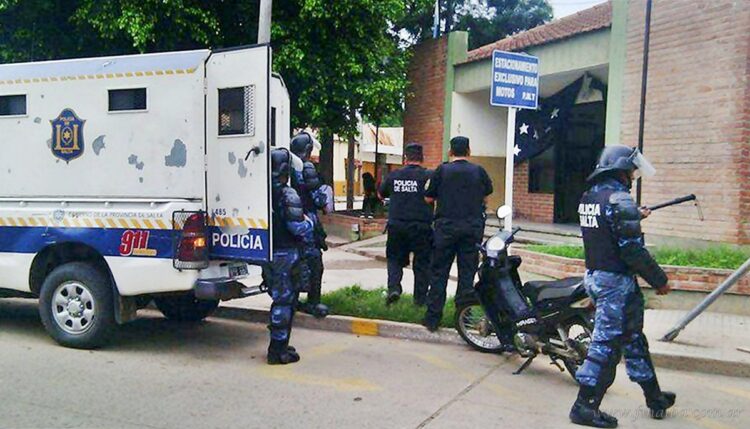 Tartagal: traslado de reos por fumigación en comisaría del área céntrica