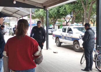 Familiares de ladronas detenidas atacaron  y golpearon a dueños de comercio céntrico
