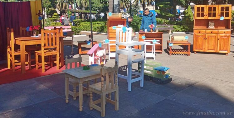 Unidad Carcelaria N°5: exhibición y venta de muebles fabricados por internos