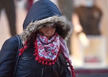 El ingreso de una masa de aire más seca y templada desplaza al frío y la lluvia