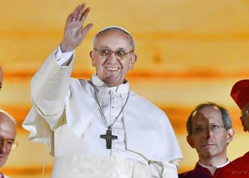 Centro Cultural: monseñor Scozzina en conversatorio por los 10 años del Pontificado de Francisco