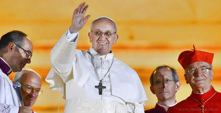 Centro Cultural: monseñor Scozzina en conversatorio por los 10 años del Pontificado de Francisco