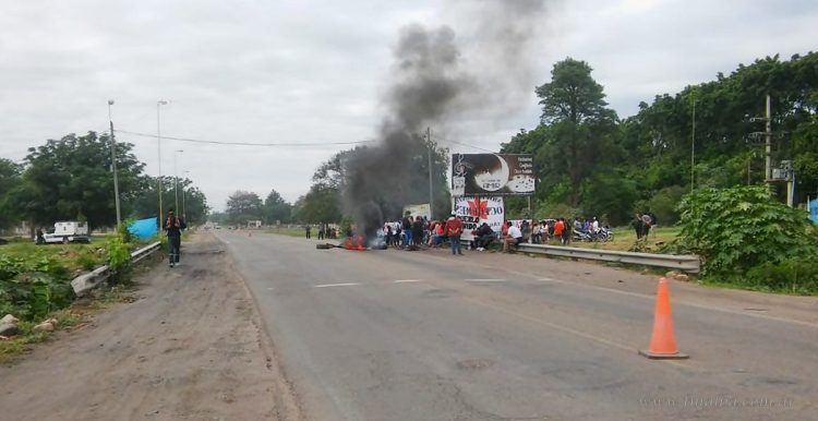 Cuña Muerta: organizaciones sociales en corte a media calzada sobre ruta