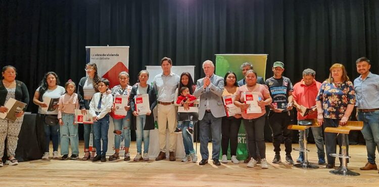 El vicegobernador Marocco acompañó en la entrega de viviendas en Tartagal