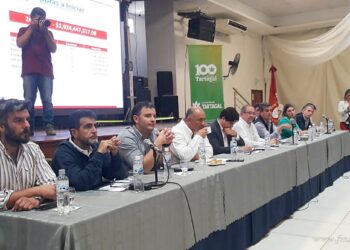 Presupuesto 2025: iniciaron las reuniones con los intendentes y legisladores de los departamentos