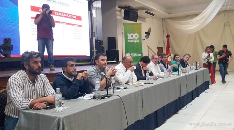 Presupuesto 2025: iniciaron las reuniones con los intendentes y legisladores de los departamentos