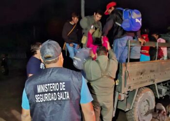 Chaco salteño: evacuación preventiva de pobladores de Hito 1 y Santa María
