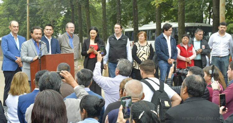 Inauguración de obras con presencia del gobernador Gustovo Sáenz