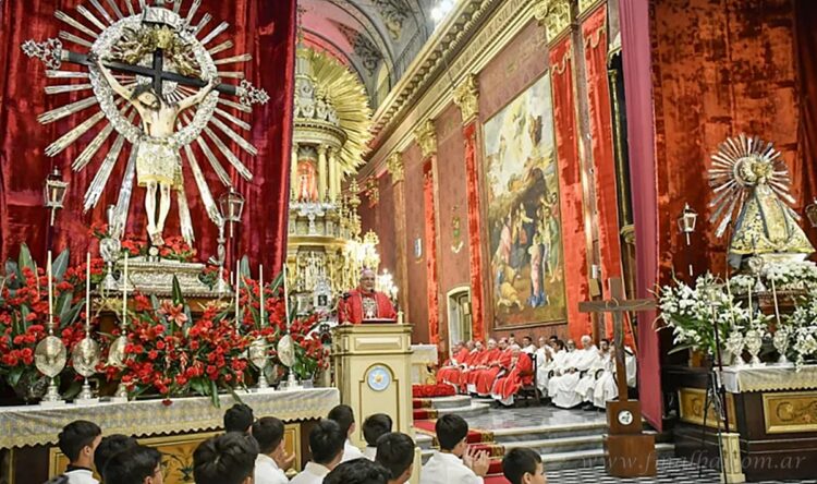 Feriado del Milagro: comercios sólo atenderán en horas de la mañana el lunes 15
