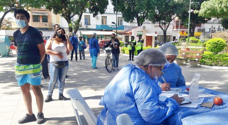 Operativo de intensificación de vacunación contra el coronavirus en mayores de 45 años