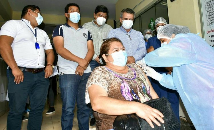 Internacionales: vacunación masiva Covid-19 llega a Pocitos para pobladores de entre 50 a 59 años