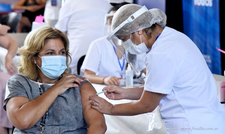 Coronavirus: habilitan pre-turnos para  vacunación a mayores de 60 años