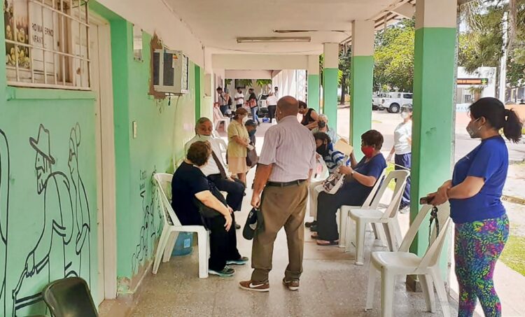 Salud: avanza la vacunación para población de 70 años