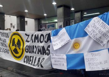 Hospital Zonal: el acampe de desafectados en el ingreso al nosocomio