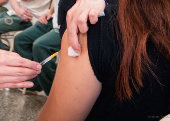 Dengue: inicia vacunación para jóvenes de entre 15 a 19 años