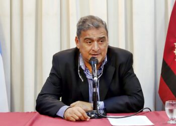 Arancel a extranjeros: en tres meses se atendieron a 3.800 personas