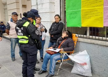Tartagal: usuaria en huelga de hambre ante oficina de Aguas del Norte