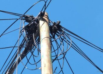 Concejo Deliberante Tartagal: nuevamente, la sobrecarga de  cables en postes públicos en el debate