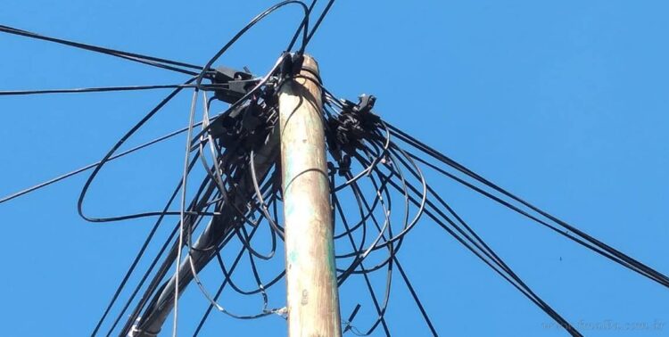 Concejo Deliberante Tartagal: nuevamente, la sobrecarga de  cables en postes públicos en el debate