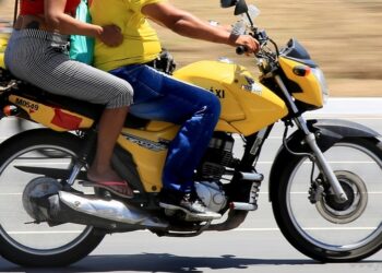 Transporte Urbano: choferes despedidos impulsan el servicio “moto-taxi”