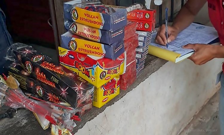 Fiestas 2021: locales no habilitados vendían piroctenia de estruendo