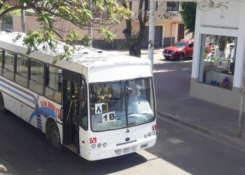 Pánico por incendio en colectivo urbano