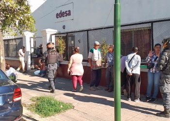 Comunidad Sarmiento exige el retorno del servicio de luz