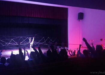 En un fogón o en sobremesa, los relatos locales siguen vigentes