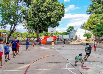Construcción de playones deportivos en cuatro barrios de Tartagal