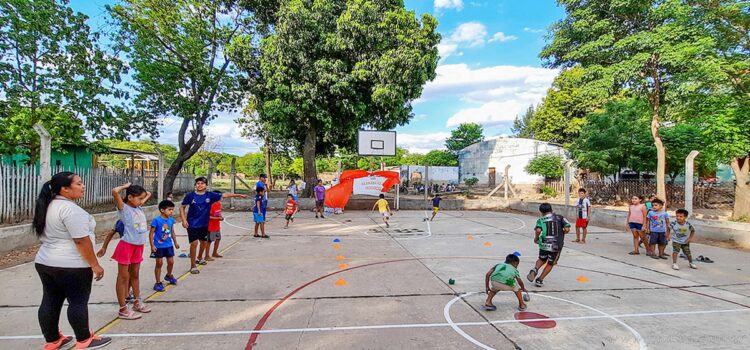 Construcción de playones deportivos en cuatro barrios de Tartagal