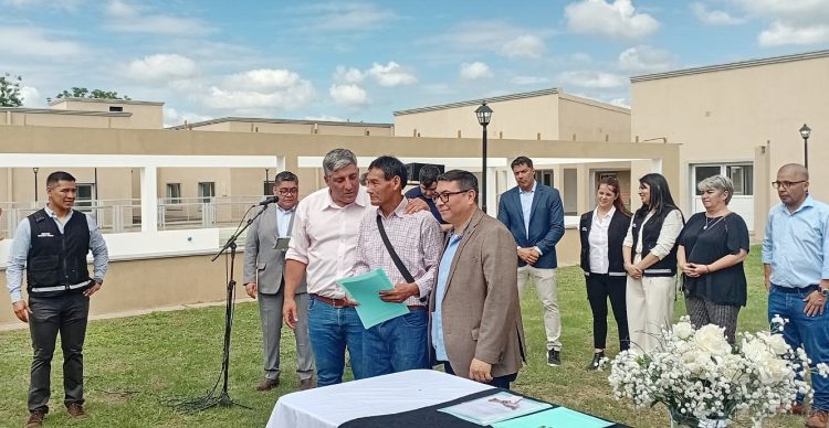 Complejo Habitacional “Padre Pío”: se entregaron 16 llaves a los primeros residentes