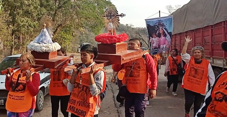 Festividad del Milagro: peregrinos partieron de Salvador Mazza a Salta Capital