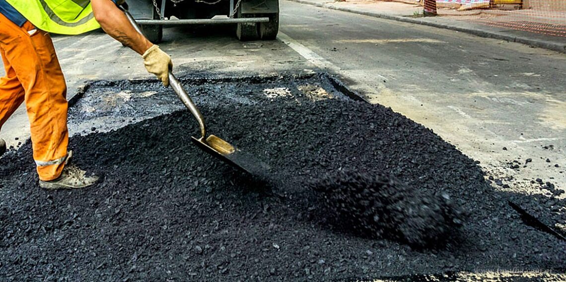 Reordenamiento del tránsito por bacheo en calle Bolivia