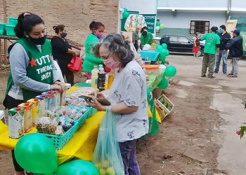 Agricultores y trabajadores de la tierra presentaron sus productos en el “Feriazo” de la UTT