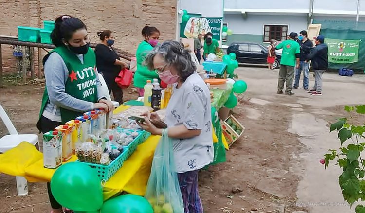 Agricultores y trabajadores de la tierra presentaron sus productos en el “Feriazo” de la UTT