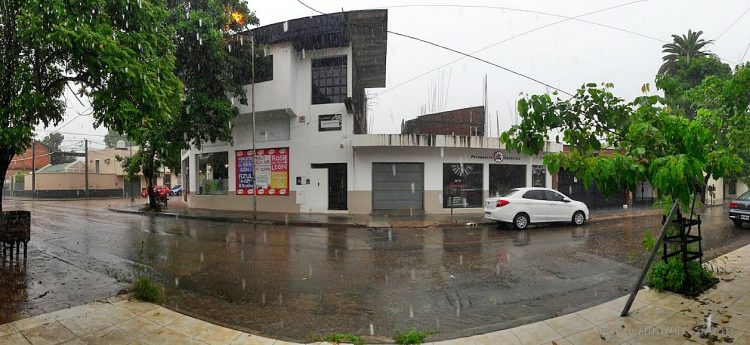 Calles anegadas, cortes de energía y servicios de comunicación caídos debido al temporal de lluvia