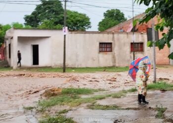Fuerte tormenta deja calles inundadas en Tartagal y parajes sin energía