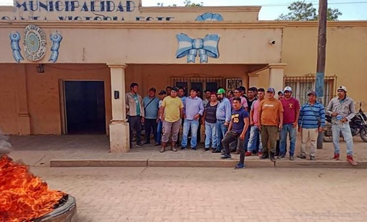 Santa Victoria Este: municipales tomaron la casa comunal por despido de un compañero